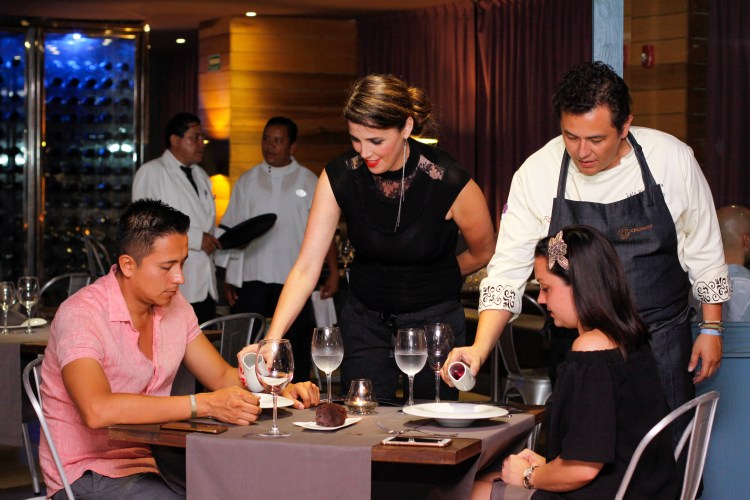 sirviendo postre vicios