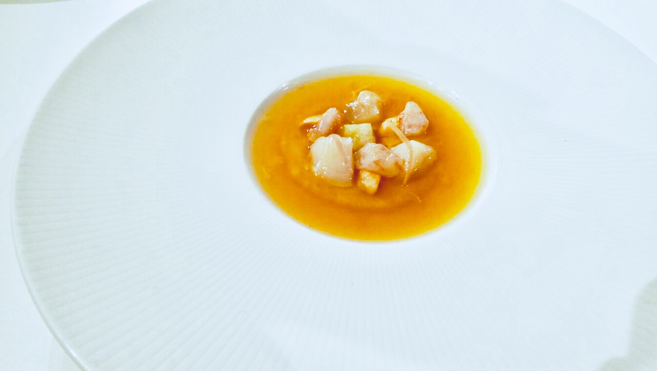 aguachile UC5 fermentada de viera, gamba y puré de maíz isswajj