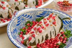 Todo mundo tiene la Receta Original de Chiles en Nogada