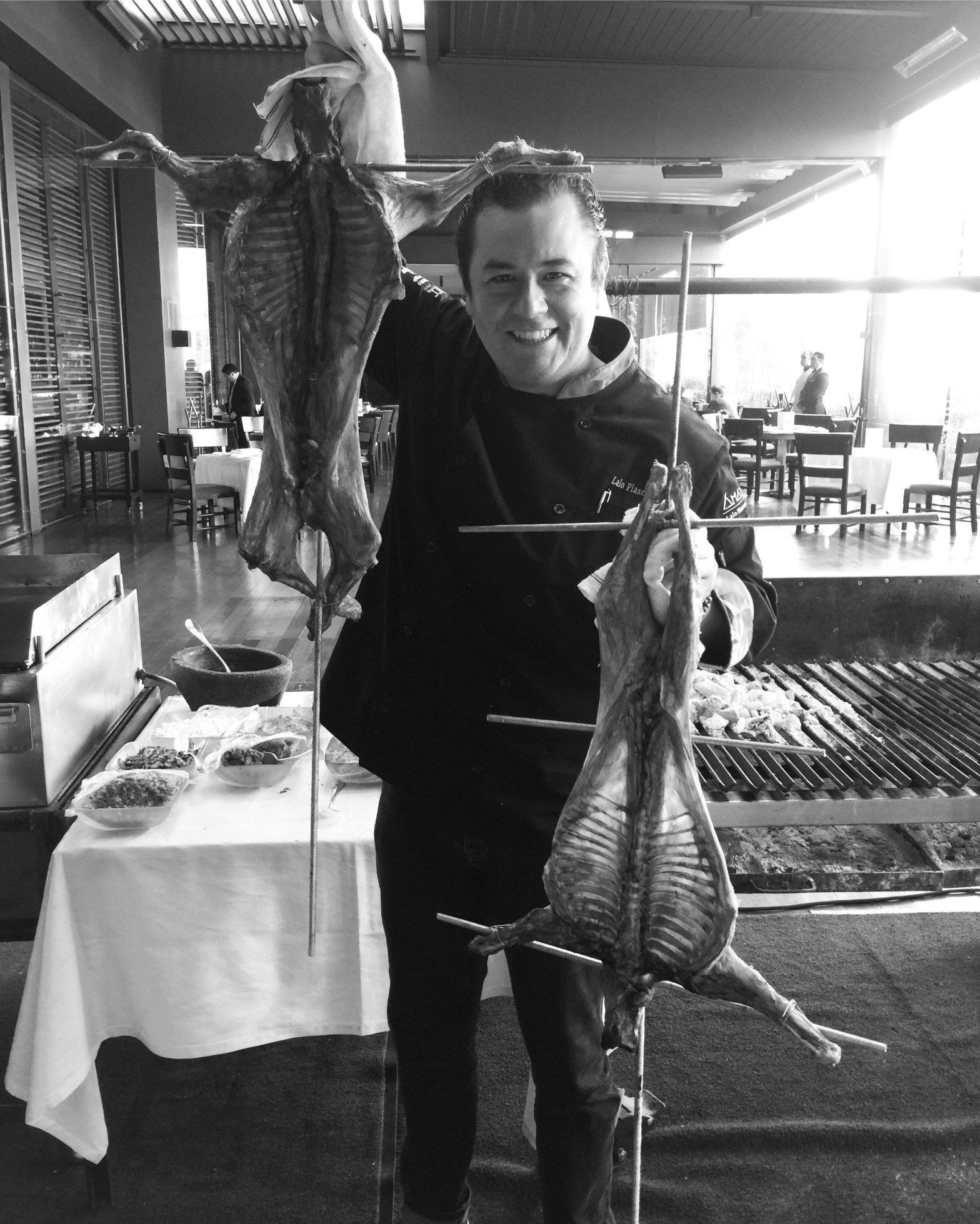 ¿para qué tener un plato típico?. Es decir, ¿realmente una ciudad lo necesita para distinguirse de otras o podría ser un capricho –que los hay y seguirá habiendo- por forzar a crear algo que un espacio o un pueblo ni entiende ni necesita?