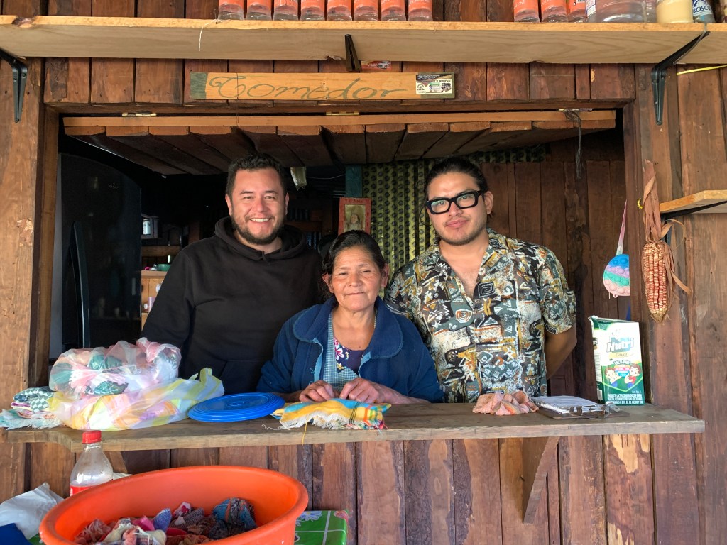 Reencontrarme con Oaxaca ha sido labor de casi 10 años. Una lucha interna por ser, fluir, dejar ser y comprender que todos cambiamos. Hoy regreso porque quiero, puedo y me dejo. Oaxaca siempre ha estado ahí para mi.