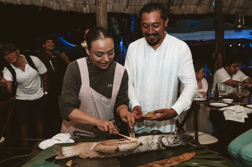 Yaaxché, de Wilson Alonzo, cumplió 2 años. Fui padrino de cocina en la inauguración y fui padrino de brindis en esta celebración. Lo ahí sucedido es de las mejores experiencias vividas.